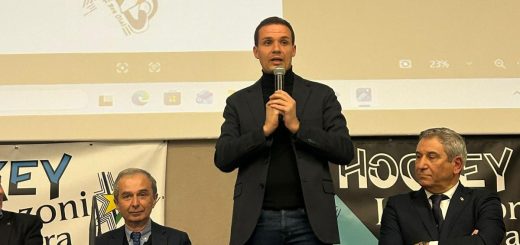 L'intervento del consigliere Manzone alla festa dell'hockey braidese