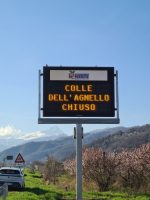 Uno dei tre pannelli a messaggio variabile installati sulla sp 251