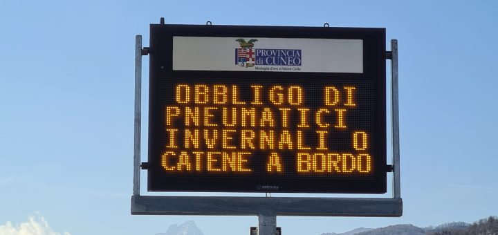 Uno dei tre pannelli a messaggio variabile installati sulla sp 251