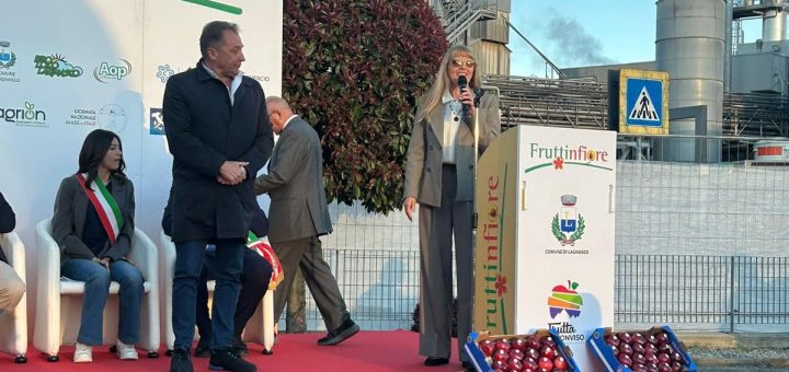 L'intervento della consigliera Casale durante l'inaugurazione della XXIV edizione di Fruttinfiore