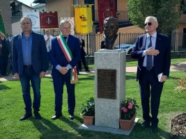 L'inaugurazione del cippo dedicato ad Andrea Brunetto