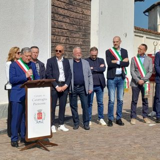 Un momento dell'inaugurazione del cippo dedicato ad Andrea Brunetto