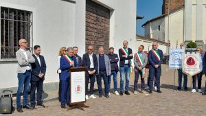 Un momento dell'inaugurazione del cippo dedicato ad Andrea Brunetto