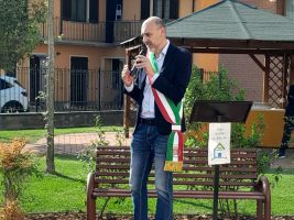 L'intervento del consigliere Sannazzaro durante l'inaugurazione del cippo dedicato ad Andrea Brunetto