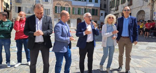 L'intervento del consigliere Pulitanò durante il Palio dei Rioni di Ceva