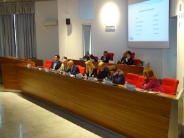 Il presidente e i consiglieri provinciali durante l'assemblea dei sindaci