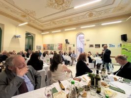 Un momento della cena di gala presso l’aula magna Cinzia Benedetto della scuola forestale di Ormea