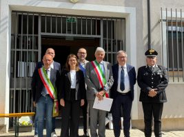 Le autorità presenti all'inaugurazione della nuova mensa scolastica di Sampeyre