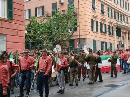 La sfilata della sezione Ana di Cuneo "Divisione alpina cuneense" a Genova per l’adunata degli Alpini 2026