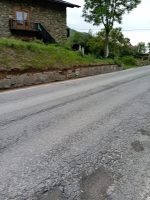 La pulizia delle cunette sulla sp 23 effettuata dai cantonieri del Comune di Monterosso Grana