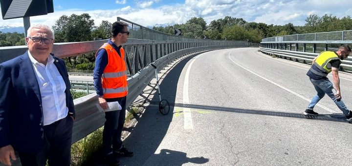 Il sopralluogo del consigliere Pulitanò e dei tecnici del reparto viabilità di Cuneo propedeutico ai lavori di bitumatura