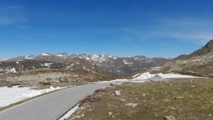 La sp 255 del Colle della Lombarda dopo i lavori di sgombero neve