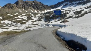 La sp 255 del Colle della Lombarda dopo i lavori di sgombero neve