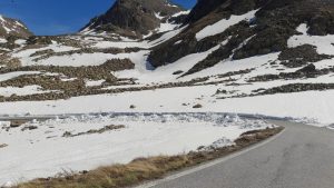La sp 255 del Colle della Lombarda dopo i lavori di sgombero neve