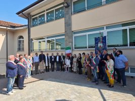 Un momento dell'inaugurazione della nuova piazza “Massimo Bertolino” di Bastia Mondovì