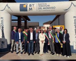Le autorità presenti all'inaugurazione della nuova sede operativa della della Protezione civile di Casalgrasso