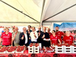Il presidente Robaldo e il consigliere Danna alla 72^ sagra della fragola di Sommariva Perno