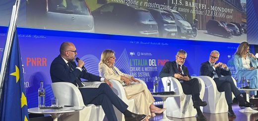 L'intervento del presidente Robaldo durante la tavola rotonda con il ministro Zangrillo
