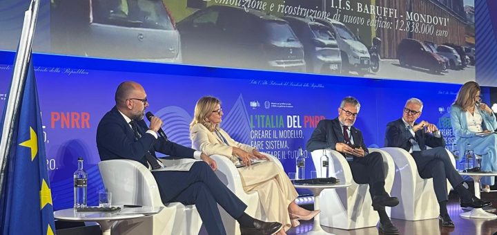 L'intervento del presidente Robaldo durante la tavola rotonda con il ministro Zangrillo