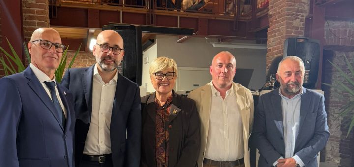 Il professor Unia, il presidente Robaldo, la dirigente Graello, il consigliere Baldi e il sindaco Beccaria durante il sopralluogo all'Alberghiero di Barge