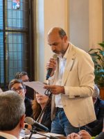 L'intervento del consigliere Davide Sannazzaro durante il consiglio provinciale aperto per gli 80 anni dell'Assemblea Costituente (foto di Paolo Leone)