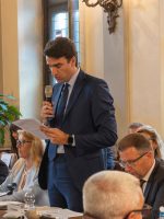 L'intervento del consigliere Pietro Danna durante il consiglio provinciale aperto per gli 80 anni dell'Assemblea Costituente (foto di Paolo Leone)