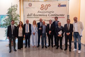 Foto di gruppo dei consiglieri provinciali presenti al consiglio provinciale aperto per gli 80 anni dell'Assemblea Costituente (foto di Paolo Leone)