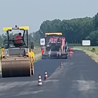 Lavori di bitumatura sulla sp 165 a Caramagna Piemonte
