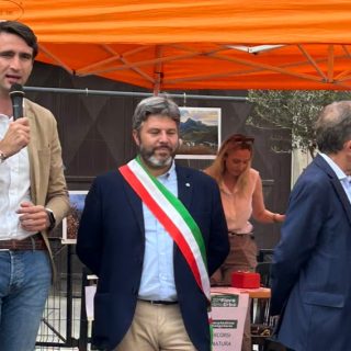 L'intervento del consigliere Danna durante l'inaugurazione della 22^ edizione della fiera delle erbe