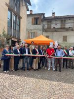 Il taglio del nastro della 22^ edizione della fiera delle erbe