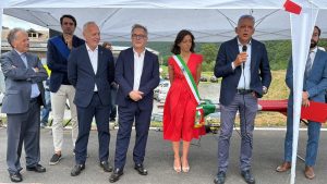 Un momento della cerimonia di inaugurazione del ponte "Alex Zanardi" a Priola