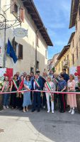 Il momento del taglio del nastro