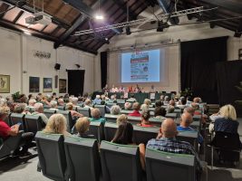 La sala ex kaimano di Acqui Terme durante l'incontro pubblico sul termovalorizzatore in valle Bormida