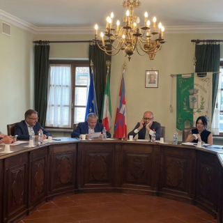 Un momento del consiglio provinciale itinerante a Sommariva Perno