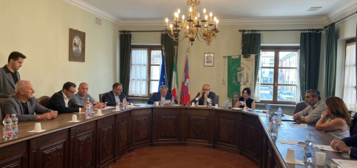 Un momento del consiglio provinciale itinerante a Sommariva Perno