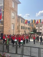 L'esibizione della banda musicale alpina di Corneliano alla Fiera del pesco di Canale