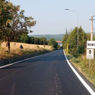Il tratto di Monchiero della nuova pavimentazione verso Barolo