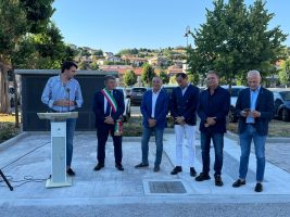 L'intervento del consigliere provinciale Danna durante l'inaugurazione della nuova area camper di Dogliani