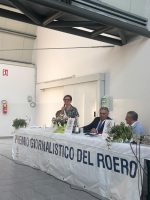 Un momento della cerimonia del Premio giornalistico del Roero