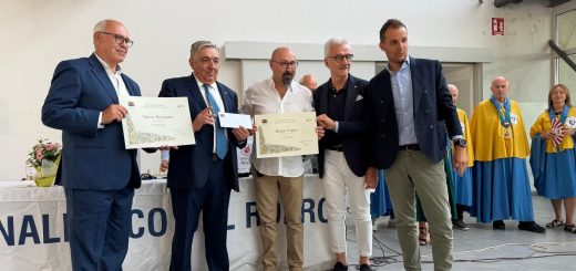 Il consigliere Manzone alla consegna dei riconoscimenti del Premio giornalistico del Roero