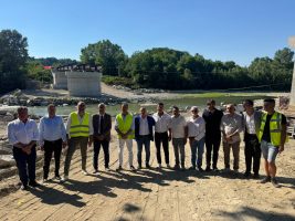 Gli amministratori e i tecnici che hanno effettuato il sopralluogo al ponte del Mulino di Monchiero
