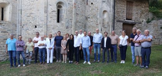 Foto di gruppo al termine della seduta del Consiglio provinciale itinerante