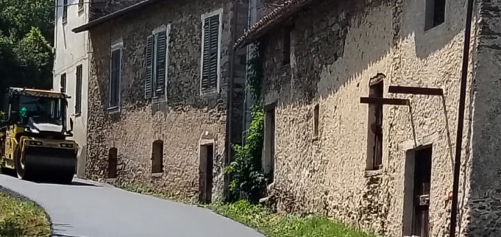 Le asfaltature in corso a Viola Castello