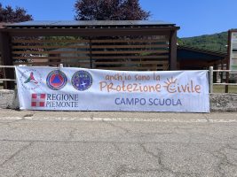 Lo striscione ufficiale del campo scuola “Anch’io sono la Protezione Civile”