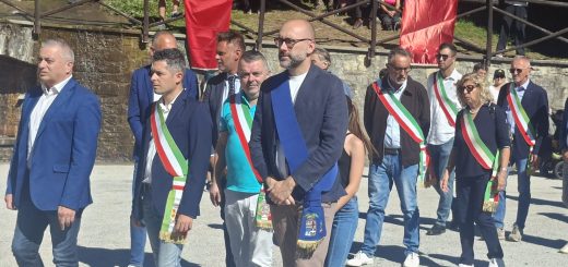 Il presidente Robaldo durante la processione per la festa di San Magno