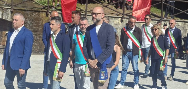 Il presidente Robaldo durante la processione per la festa di San Magno