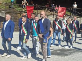 Il presidente Robaldo durante la processione per la festa di San Magno 