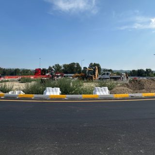 I lavori alla rotonda in località Scaparoni (foto Comune di Alba)