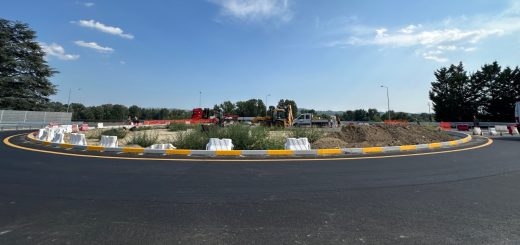 I lavori alla rotonda in località Scaparoni (foto Comune di Alba)