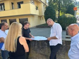 Il presidente Robaldo e la consigliera Casale esaminano il progetto dei lavori